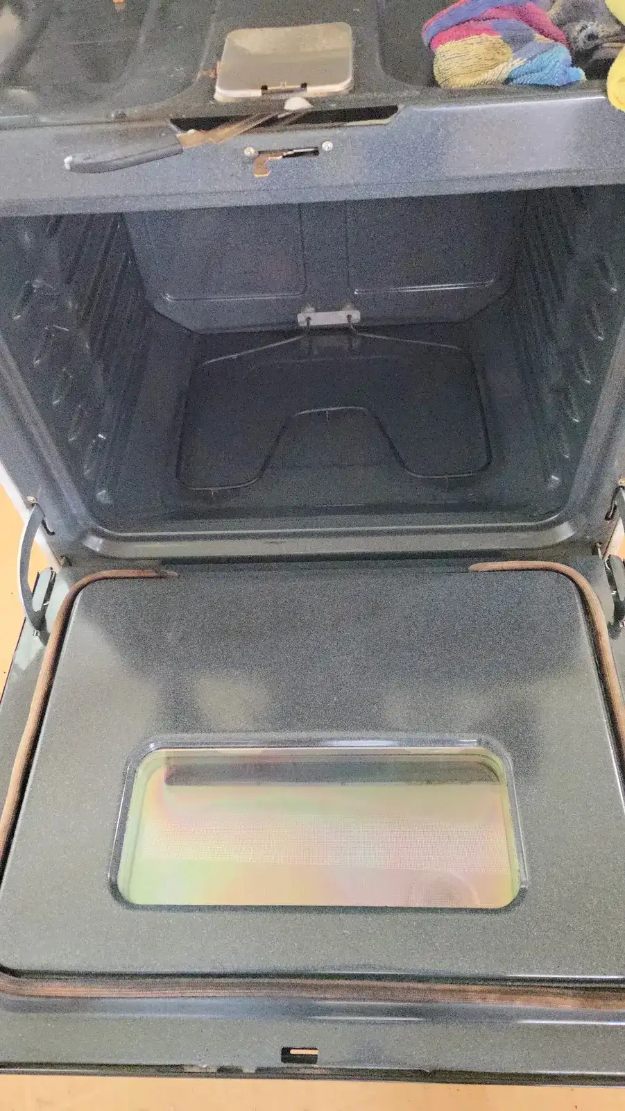 After: the same oven cleaned inside, door glass clear